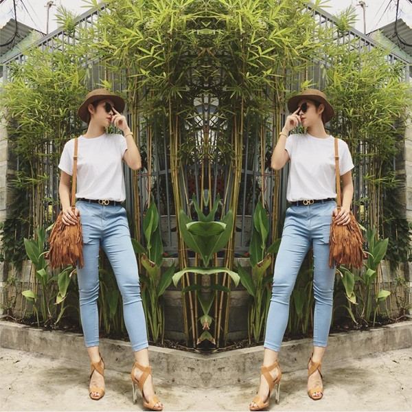 Đôi chân thon dài và vóc dáng nuột nà của Diệp Bảo Ngọc được tô đậm hơn nhờ áo phông và quần skinny màu phấn. Cô chọn phụ kiện giày cao gót, túi xách lẫn mũ vành tròn đều mang sắc camel để hoàn thiện street style thời thượng.