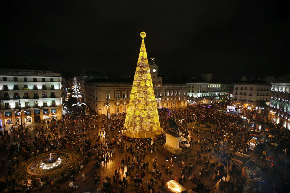 Madrid (Tây Ban Nha): Cây thông lớn ở Quảng trường Puerta del Sol. (Nguồn: Reuters)
