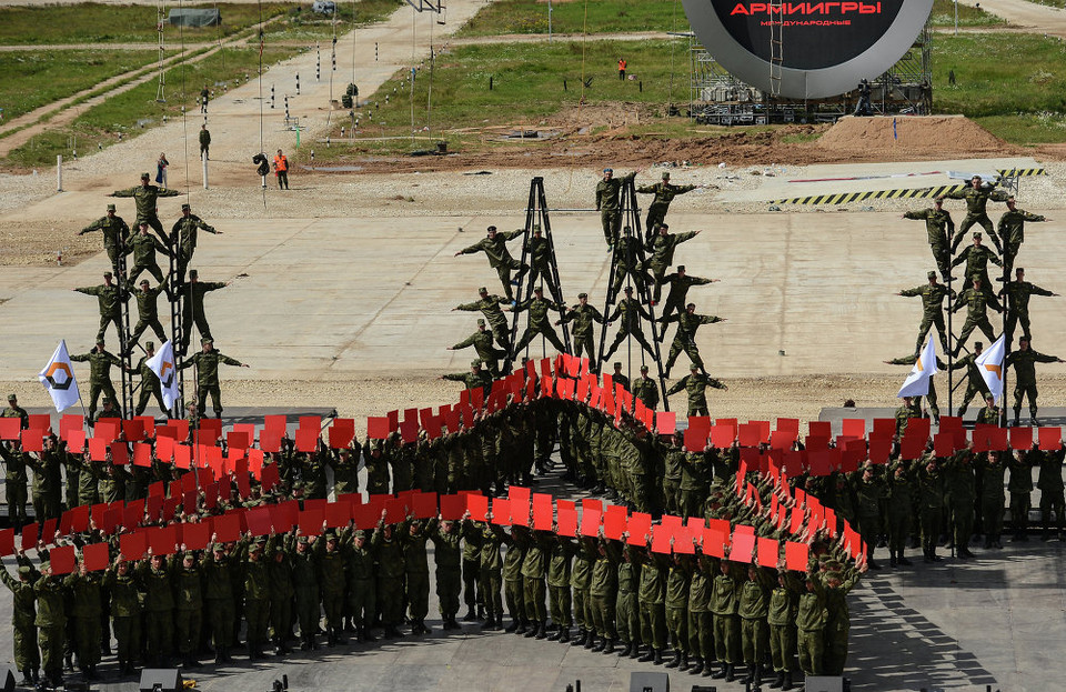 Lính Nga trong buổi diễn tập chuẩn bị cho lễ khai mạc cuộc thi quân sự quốc tế 2015 tại trung tâm huấn luyện Alabino. (Nguồn: sputniknews)