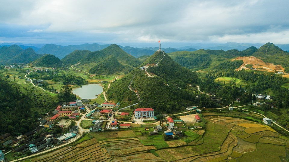 Cột cờ Lũng Cú là cột cờ quốc gia nằm ở đỉnh Lũng Cú, còn gọi là đỉnh núi Rồng (Long Sơn). (Ảnh: Trọng Đạt/TTXVN)