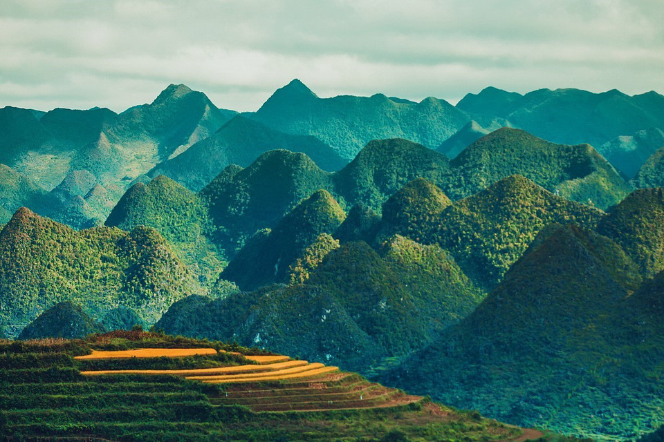 Núi non hùng vĩ, trùng điệp nối dài như bất tận làm nên một bản sắc riêng biệt của vùng đất Cao nguyên địa chất toàn cầu Đồng Văn. (Ảnh: Trọng Đạt/TTXVN)