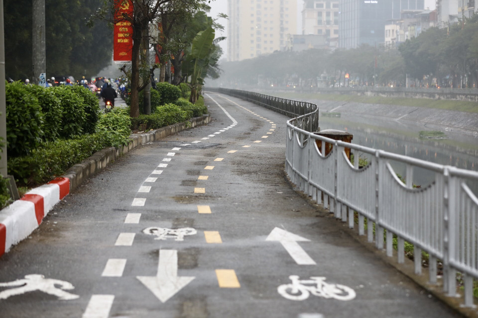 Tuyến đường dành riêng cho xe đạp được đưa vào khai thác từ ngày 1/2/2024. (Ảnh: Huy Hùng/TTXVN)