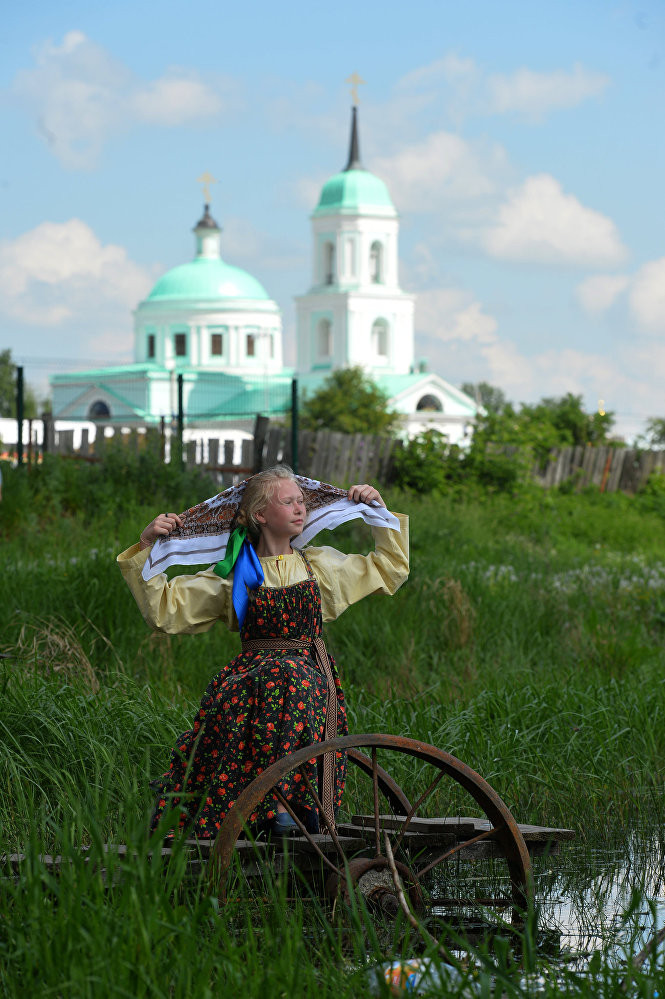 Một thiếu nữ tham gia lễ hội. (Nguồn: Sputniknews)