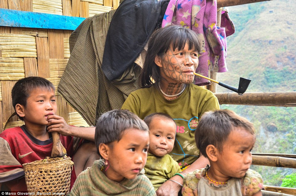 Đỉnh Victoria, đỉnh núi cao nhất ở vùng Chin là nơi cư trú của bộ lạc Munn và Dai, cả 2 bộ lạc này đều có thể dễ dàng nhận biết nhờ những nét vẽ trên mặt. (Nguồn: Dailymail)