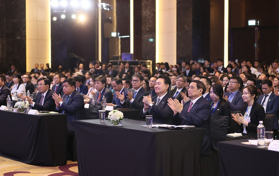 Thủ tướng Phạm Minh Chính và Tổng thống Hàn Quốc Yoon Suk Yeol dự Diễn đàn Doanh nghiệp Việt Nam-Hàn Quốc. (Ảnh: Dương Giang/TTXVN)