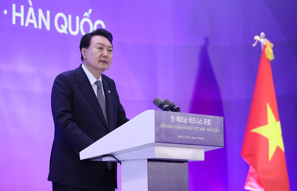 Tổng thống Yoon Suk Yeol phát biểu tại Diễn đàn Doanh nghiệp Việt Nam-Hàn Quốc. (Ảnh: Dương Giang/TTXVN)