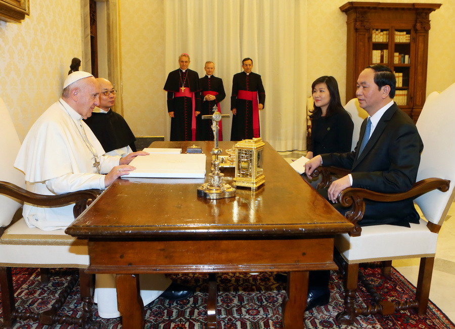 Chủ tịch nước Trần Đại Quang diện kiến Giáo hoàng Francis. (Ảnh: Nhan Sáng/TTXVN)