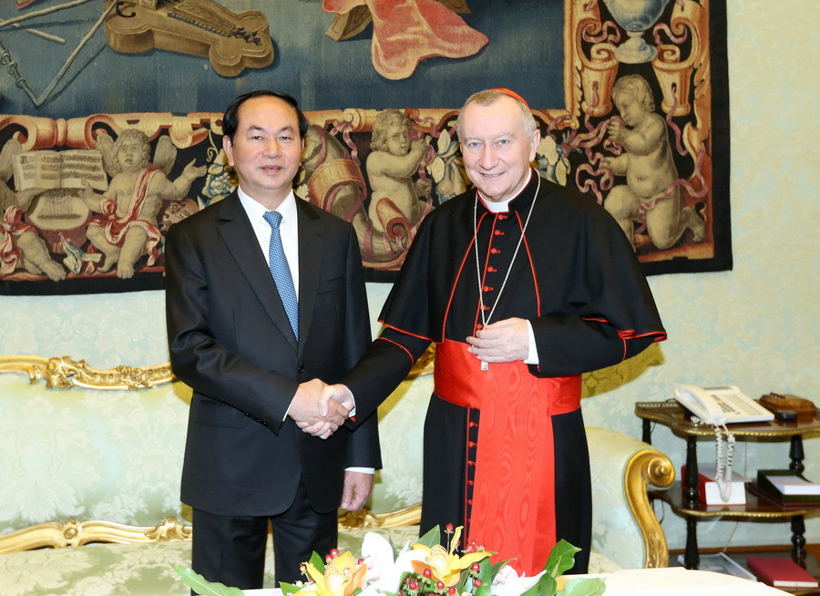 Trong khuôn khổ chuyến thăm Tòa thánh Vatican, Chủ tịch nước Trần Đại Quang đã hội kiến Thủ tướng Vatican Parolin. (Ảnh: Nhan Sáng/TTXVN)
