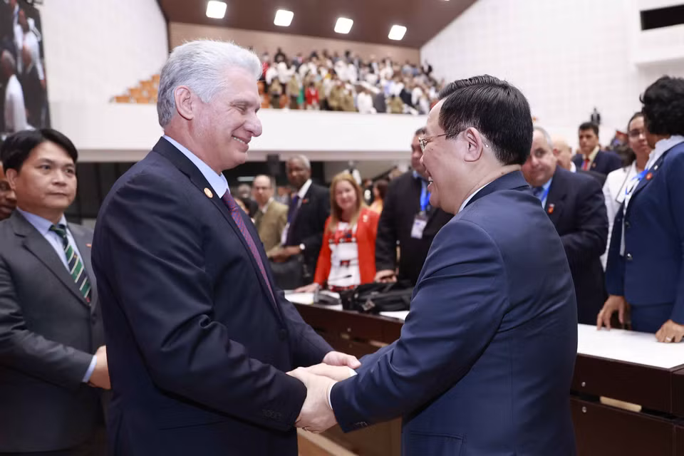 Bí thư thứ nhất Ban Chấp hành Trung ương Đảng Cộng sản Cuba, Chủ tịch nước Cộng hòa Cuba Miguel Díaz-Canel và Chủ tịch Quốc hội Vương Đình Huệ tại phiên họp. (Ảnh: Doãn Tấn/TTXVN)