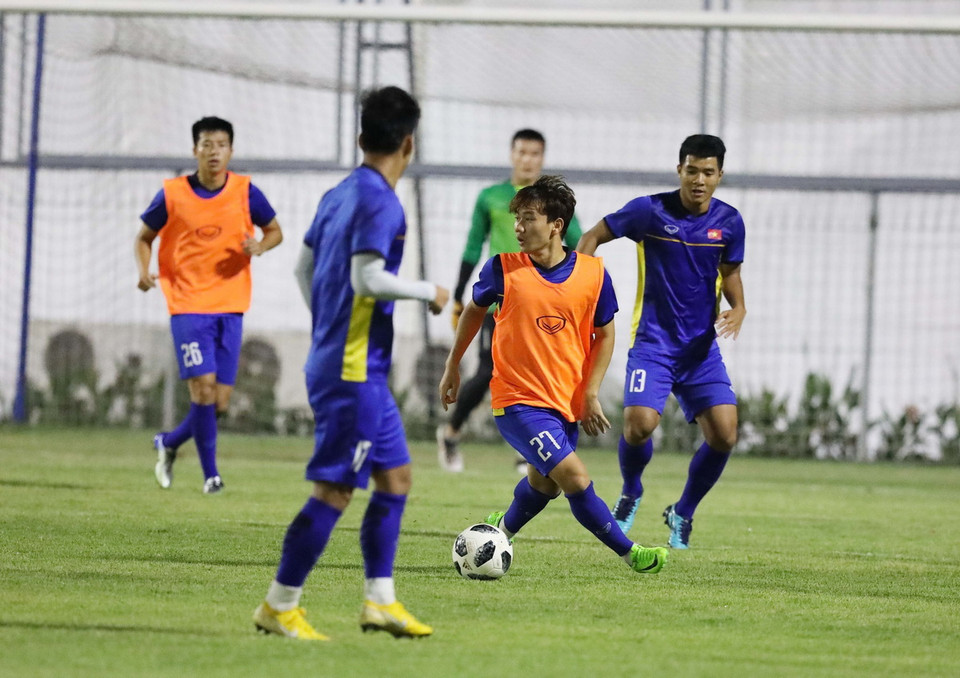 Các cầu thủ đội tuyển Olympic Việt Nam tại buổi tập. (Ảnh: Hoàng Linh/TTXVN)