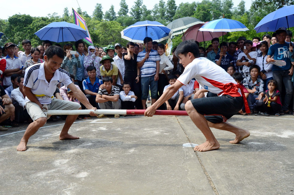 Thi đẩy gậy thường được tổ chức tại các lễ hội trên địa bàn tỉnh Tuyên Quang. (Ảnh: Quang Cường/TTXVN) 