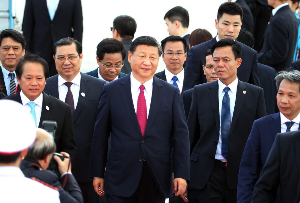 Bộ trưởng Bộ Thông tin và Truyền thông Trương Minh Tuấn đón đoàn tại Sân bay Quốc tế Đà Nẵng, trưa 10/11/2017. (Nguồn: TTXVN)