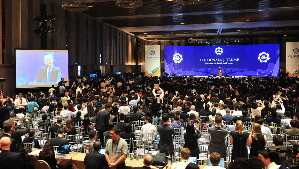 Quang cảnh buổi phát biểu của Tổng thống Hoa Kỳ Donald Trump tại Hội nghị Thượng đỉnh Doanh nghiệp APEC 2017 (CEO Summit 2017). (Nguồn: TTXVN)