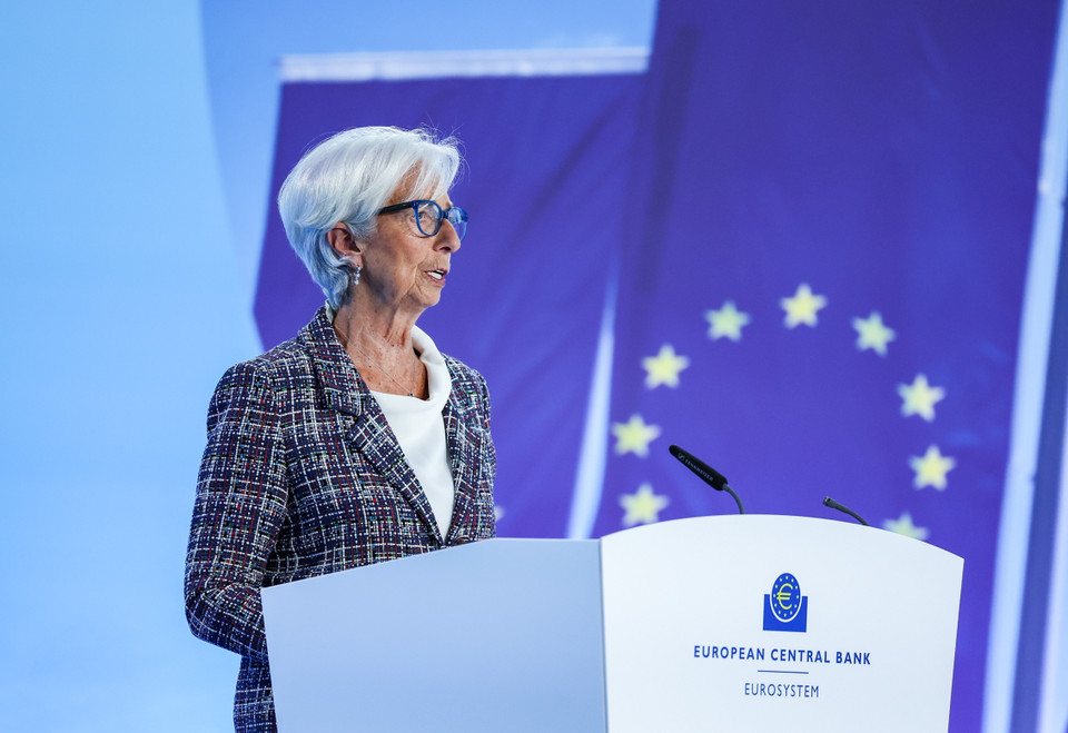 Ngân hàng Trung ương châu Âu (ECB) đã giữ nguyên lãi suất cơ bản ở mức 3,75% như dự báo trong cuộc họp chính sách vào ngày 18/7/2024. Khi lạm phát vẫn ở mức cao và tăng trưởng lương tiếp tục, ECB có thể thận trọng hơn trong lộ trình đưa lạm phát về mức mục tiêu 2%. (Ảnh: THX/TTXVN)