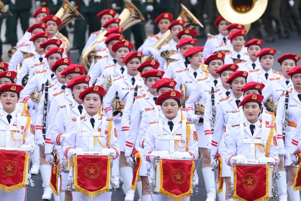 Khối Nữ Quân nhạc diễu binh. (Ảnh: Tuấn Anh/TTXVN)