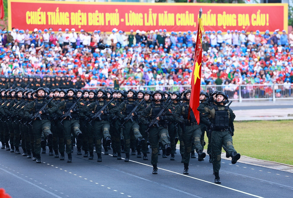 Khối Nữ Cảnh sát Đặc nhiệm tham gia diễu hành. (Ảnh: Dương Giang/TTXVN)