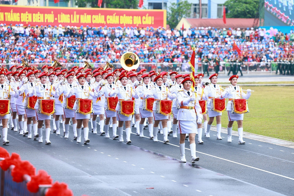 Khối Nữ Quân nhạc diễu binh. (Ảnh: Tuấn Anh/TTXVN)