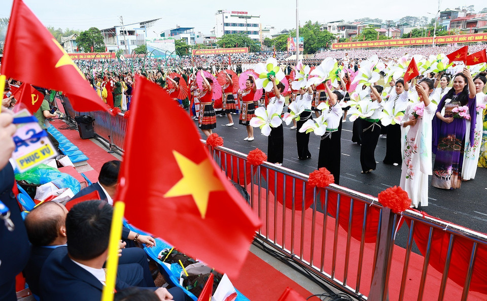 Khối Nghệ thuật tham gia diễu hành. (Ảnh: Dương Giang/TTXVN)