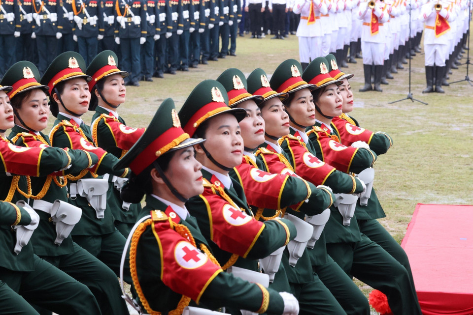 Khối Nữ sỹ quan Quân y tham gia diễu binh. (Ảnh: TTXVN)