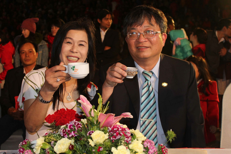 4.001 người tham gia uống trà. (Ảnh: Ly Kha – TTXVN)