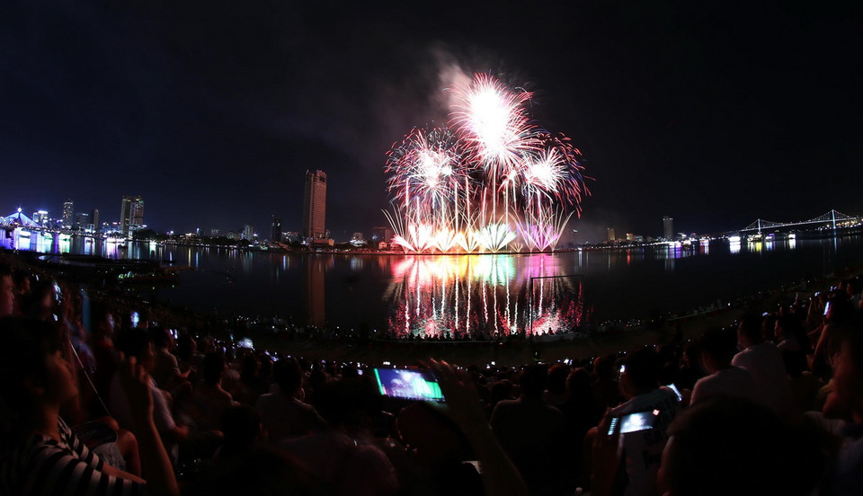 Màn trình diễn pháo hoa của đội Pháp. (Ảnh: Trần Lê Lâm/TTXVN)