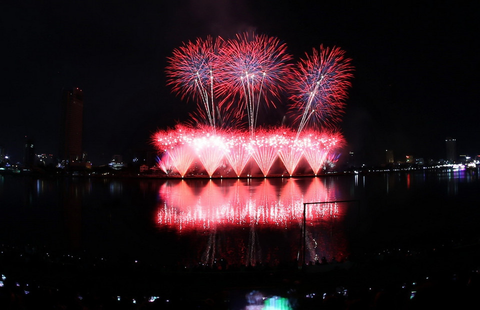 Màn trình diễn pháo hoa của đội Pháp. (Ảnh: Trần Lê Lâm/TTXVN)