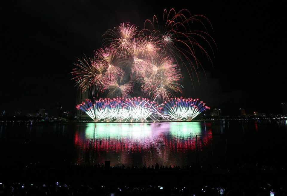 Màn trình diễn pháo hoa của đội Mỹ. (Ảnh: Trần Lê Lâm/TTXVN)