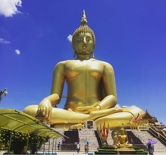 Tu viện Wat Muang, tỉnh Ang Thong, Thái Lan: Nơi đây có bức tượng phật cao nhất Thái Lan và cao thứ 9 thế giới với chiều cao 91m, rộng 64m. Công trình kiến trúc này được khởi công vào năm 1990 và tới tận năm 2008 mới hoàn thành. (Nguồn: Instagram)