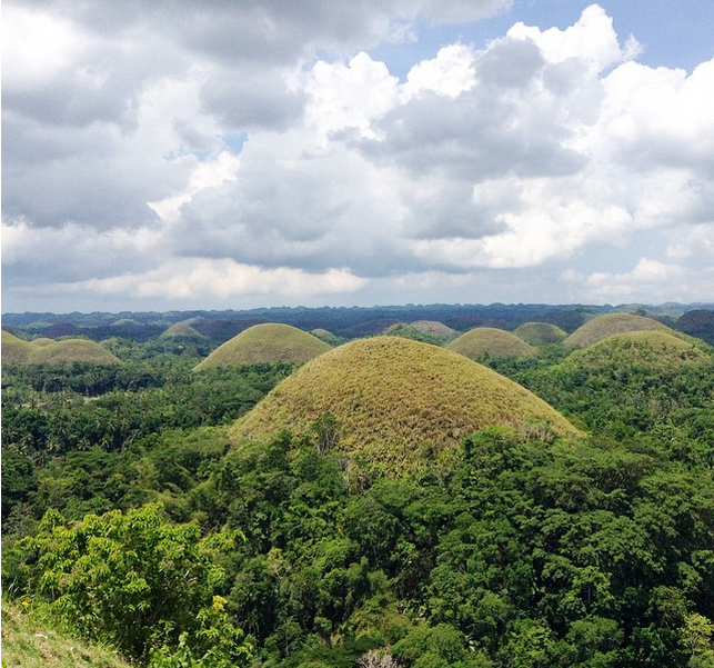 Đồi Chocolate: Philippines: Nơi đây được hình thành từ 1.776 ngọn đồi nhỏ trên diện tích 50km2. (Nguồn: Instagram)
