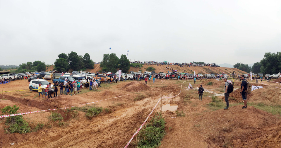 Chính thức khởi tranh vào sáng 9/9 tại Làng Văn hóa Du lịch các dân tộc Việt Nam (Đồng Mô, Sơn Tây, Hà Nội), VOC 2017 diễn ra dưới điều kiện thời tiết khá là âm u. (Ảnh: Doãn Đức/Vietnam+)