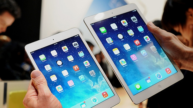 Ngày 22/10/213, iPad Air và iPad mini Retina ra mắt. iPad Air là sự thay đổi thiết kế lớn nhất trong lịch sử của iPad cỡ lớn. Nó mỏng hơn và nhẹ hơn so với các mẫu tiền nhiệm.
