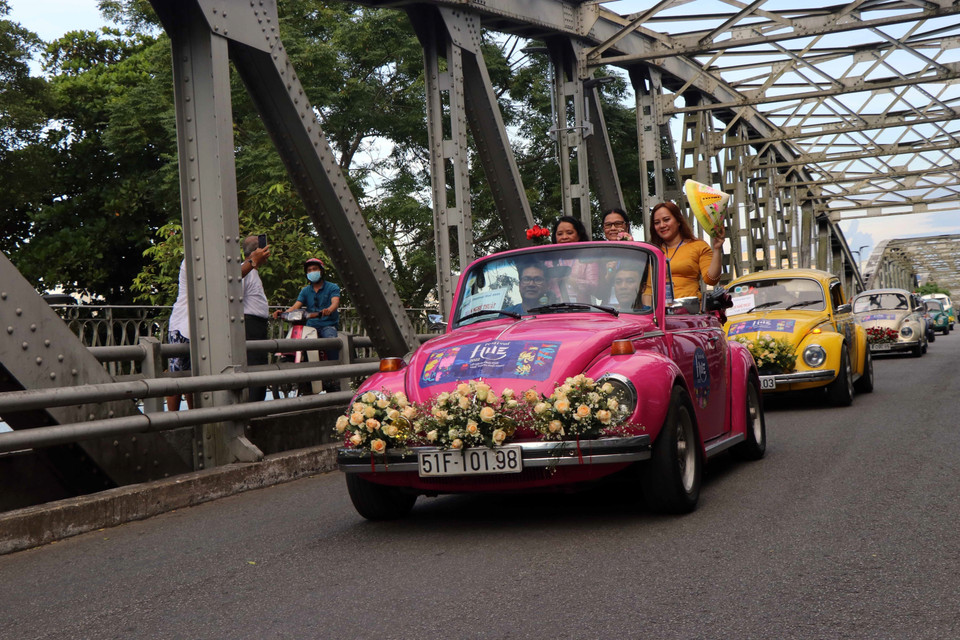 Qua cầu Trường Tiền. (Ảnh: Đỗ Trưởng/TTXVN)