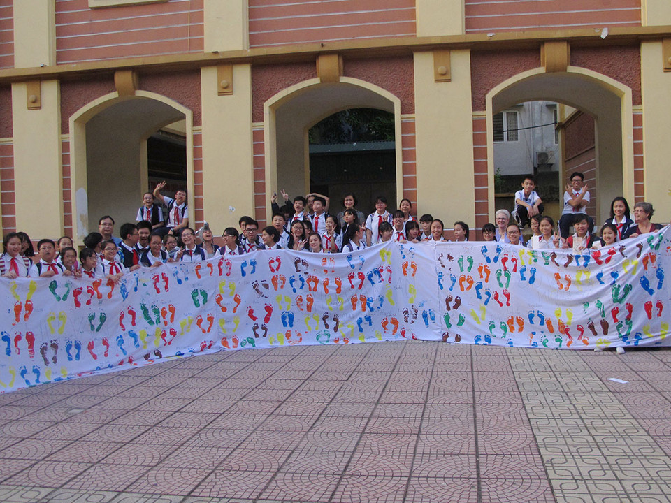 Đây là sản phẩm của các em sau một buổi chiều 'lao động,' góp phần nâng cao nhận thức cho công chúng, làm giảm nhu cầu sử dụng các sản phẩm từ động vật hoang dã. (Ảnh: Tiến Đạt/Vietnam+)