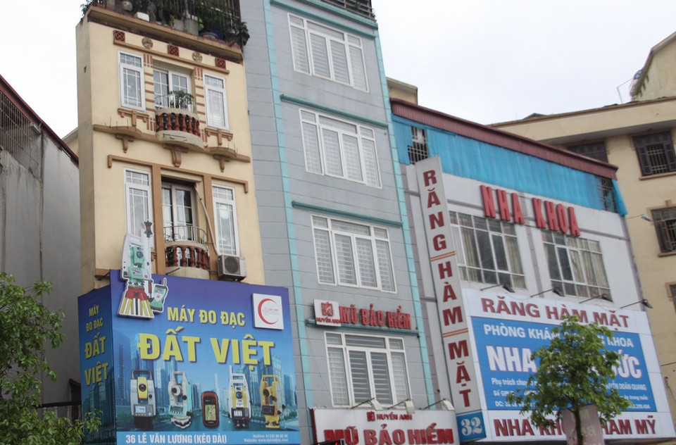 Một ngôi nhà siêu mỏng trên phố Tố Hữu. (Ảnh: Tuấn Anh/TTXVN)