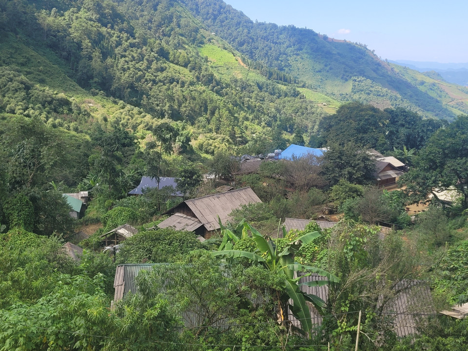 Những hộ dân bên dưới bản du lịch cộng đồng Sin Suối Hồ (Lai Châu). (Ảnh: Nguyễn Oanh/TTXVN)