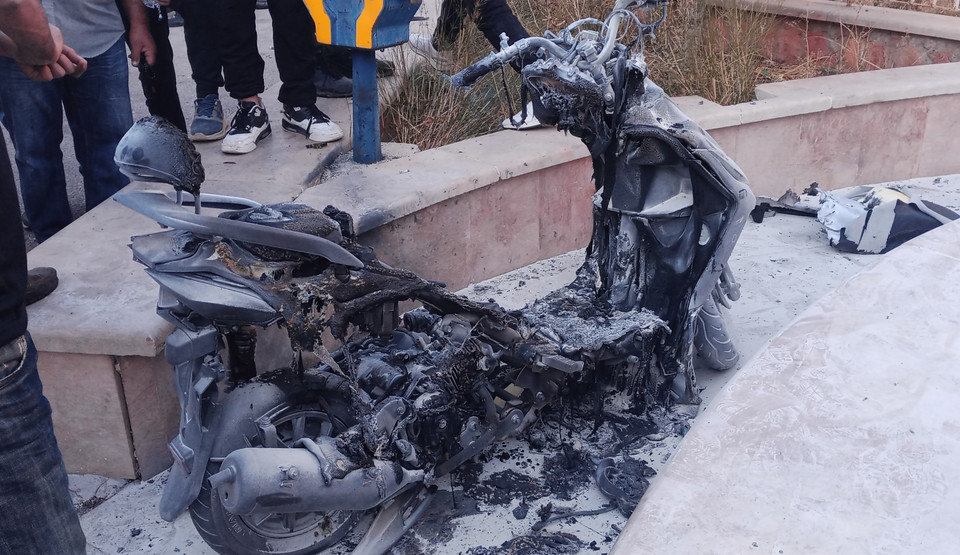 Căng thẳng giữa Hezbollah và Israel gia tăng khiến cộng đồng quốc tế quan ngại. Trong ảnh: Phương tiện bị phá hủy sau vụ nổ bộ đàm hàng loạt tại Baalbek, (Liban) ngày 18/9/2024. (Ảnh: THX/TTXVN)