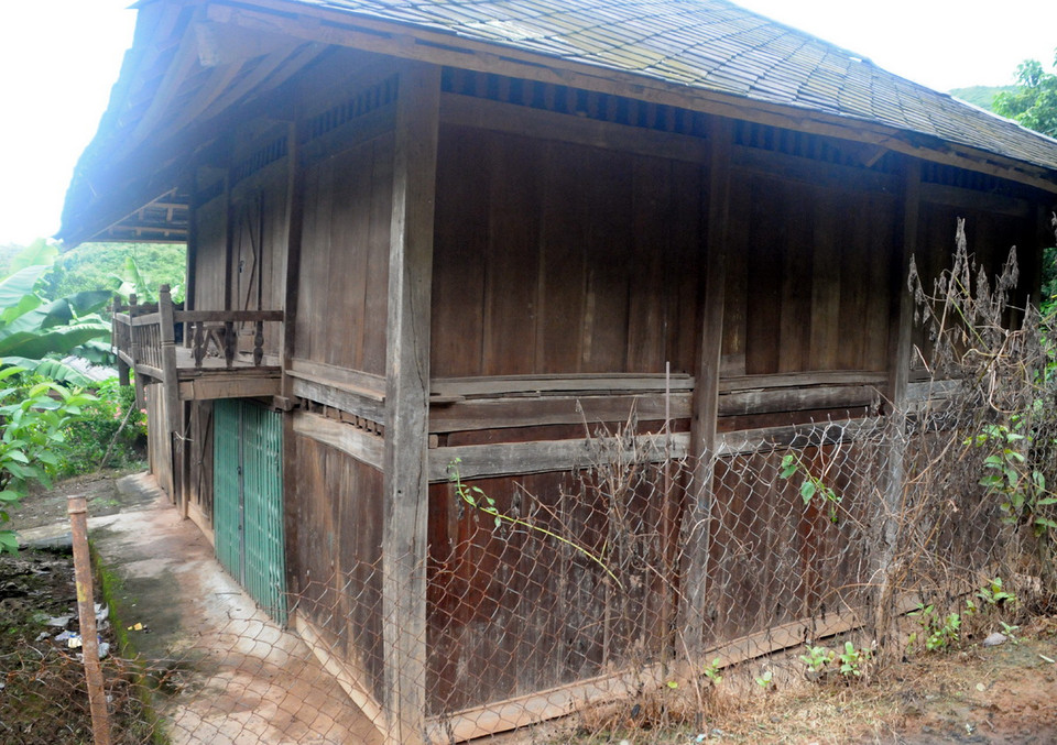 Là một bản thuộc vùng sâu, vùng xa, đời sống của bà con nơi đây còn gặp nhiều khó khăn. (Ảnh: Hải Sơn/Vietnam+)