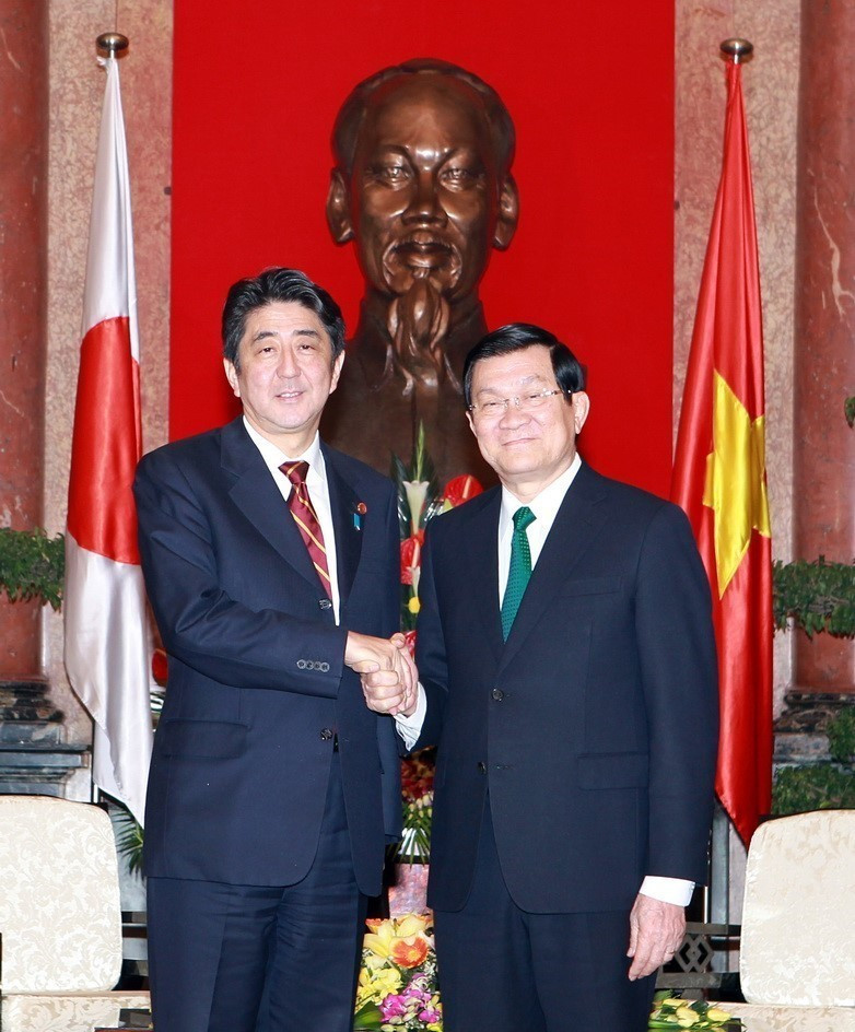 Ngày 16/1/2013, tại Phủ Chủ tịch, Chủ tịch nước Trương Tấn Sang tiếp Thủ tướng Abe Shinzo thăm chính thức Việt Nam. (Ảnh: Nguyễn Khang/TTXVN)