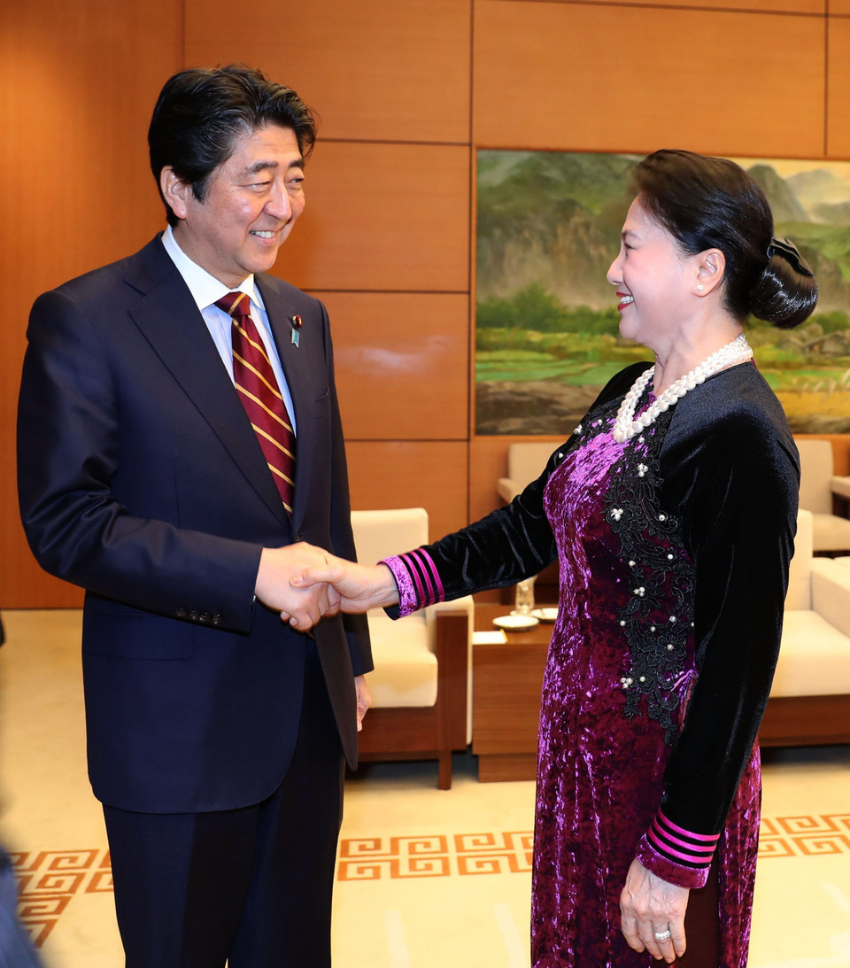 Chiều 16/1/2017, Chủ tịch Quốc hội Nguyễn Thị Kim Ngân hội kiến Thủ tướng Abe Shinzo thăm chính thức Việt Nam. (Ảnh: Trọng Đức/TTXVN)
