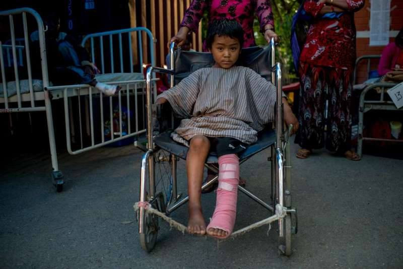 Trận động đất hôm thứ ba còn gây dư chấn ở New Delhi và khiến 17 người Ấn Độ thiệt mạng, nhiều ngôi nhà bị sập ở Tây Tạng. (Nguồn: CCTVNews)