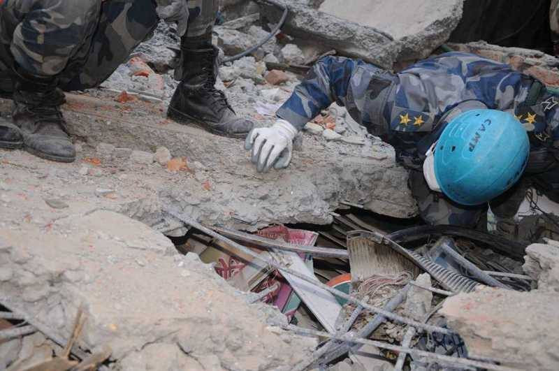 Khu vực bị ảnh hưởng nặng nề nhất ở Kathmandu còn được thông báo có sạt lở đất làm cho hoạt động cứu hộ ở những vùng sâu ở Himalaya gặp nhiều khó khăn. (Nguồn: CCTVNews)