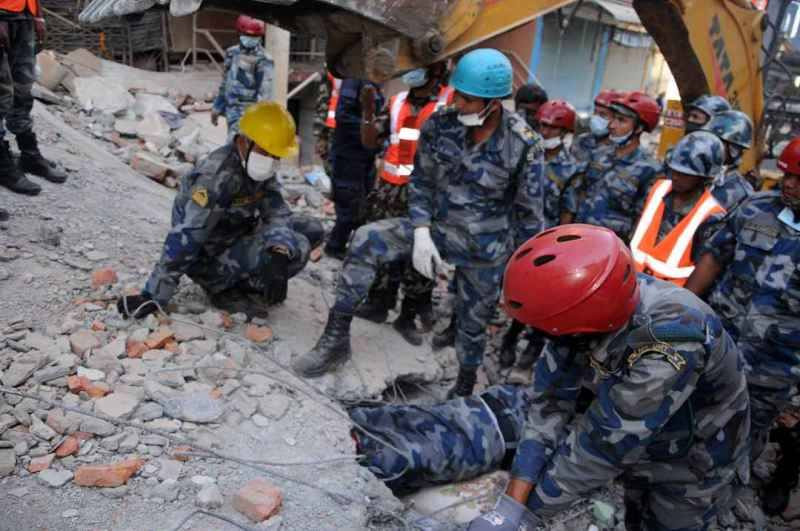 Số người chết sau trận động đất 7,5 độ Richter ở Nepal đã lên tới 76 người và hơn 1.900 người bị thương. (Nguồn: CCTVNews)