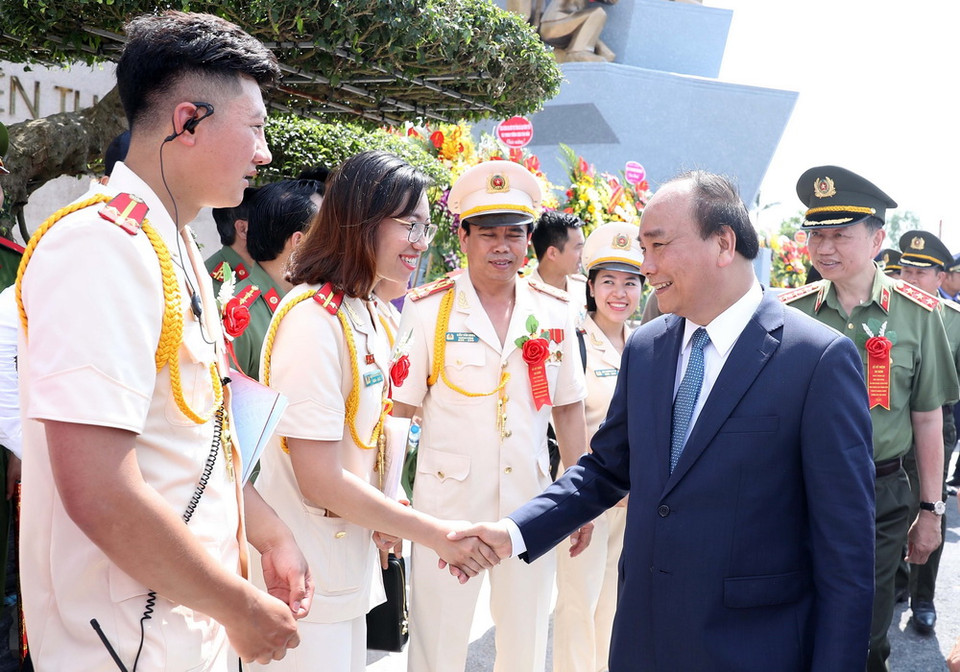  Thủ tướng Nguyễn Xuân Phúc và các đại biểu tham dự lễ kỷ niệm. (Ảnh: Thống Nhất/TTXVN)