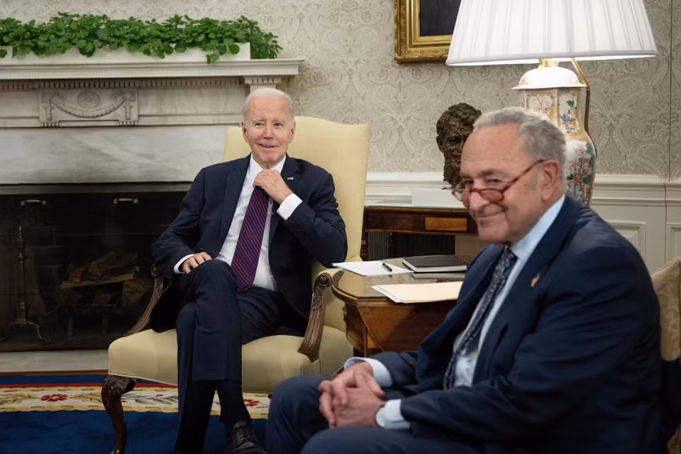Ngày 9/5/2023, Tổng thống Mỹ Joe Biden và các nghị sỹ hàng đầu của hai đảng Dân chủ và Cộng hòa đã có cuộc thảo luận trực tiếp về vấn đề trần nợ công, trong bối cảnh thế bế tắc liên quan đến việc nâng giới hạn nợ trị giá 31.400 tỷ USD đang đe dọa đẩy nền kinh tế số 1 thế giới vào tình trạng vỡ nợ chưa từng có, nếu Quốc hội Mỹ không kịp thời hành động. (Ảnh: AFP/TTXVN)