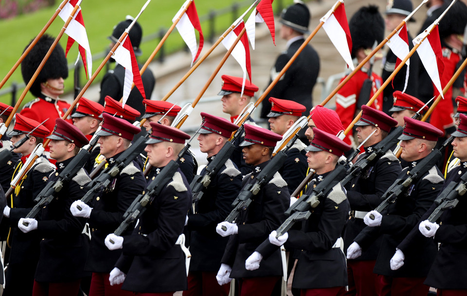Ngày 6/5/2023, Lễ Đăng quang của Nhà Vua Anh Charles III cùng Hoàng hậu Camilla diễn ra trang trọng tại Tu viện Westminster, thủ đô London, tám tháng sau khi Nữ hoàng Elizabeth II qua đời và Thái tử Charles được tấn phong làm Vua Charles III hôm 10/9/2022. (Ảnh: THX/TTXVN)