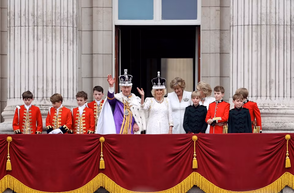 Ngày 6/5/2023, Lễ Đăng quang của Nhà Vua Anh Charles III cùng Hoàng hậu Camilla diễn ra trang trọng tại Tu viện Westminster, thủ đô London, tám tháng sau khi Nữ hoàng Elizabeth II qua đời và Thái tử Charles được tấn phong làm Vua Charles III hôm 10/9/2022. (Ảnh: THX/TTXVN)