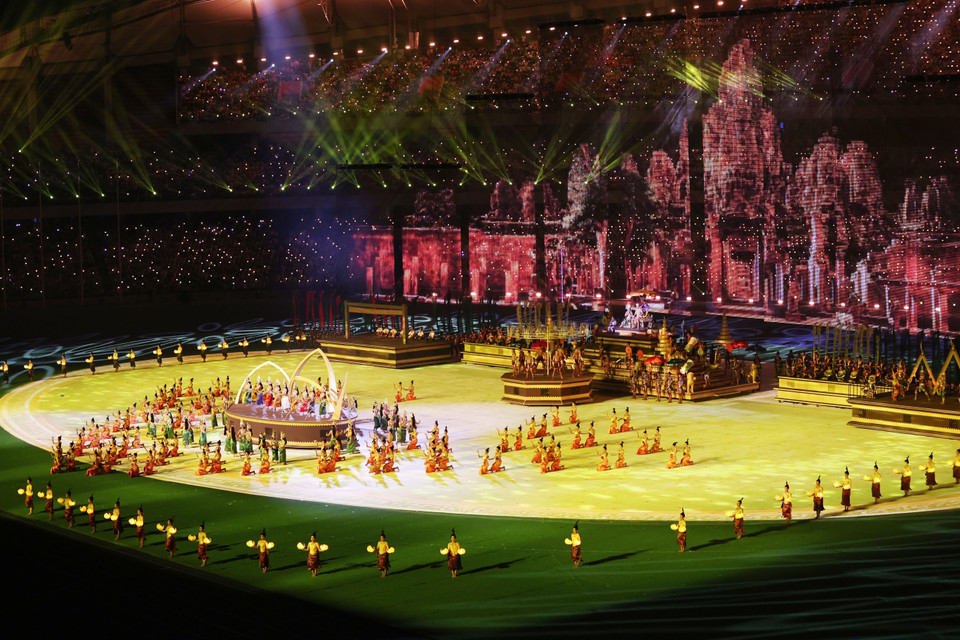 Ngày 5/5/2023, Lễ Khai mạc Đại hội Thể thao Đông Nam Á lần thứ 32 (SEA Games 32) diễn ra hoành tráng trên sân vận động quốc gia Morodok Techo ở Phnom Penh (Vương quốc Campuchia). (Ảnh: THX/TTXVN)
