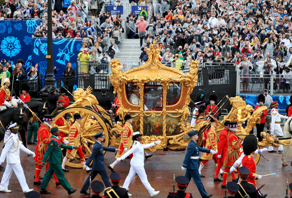 Ngày 6/5/2023, Lễ Đăng quang của Nhà Vua Anh Charles III cùng Hoàng hậu Camilla diễn ra trang trọng tại Tu viện Westminster, thủ đô London, tám tháng sau khi Nữ hoàng Elizabeth II qua đời và Thái tử Charles được tấn phong làm Vua Charles III hôm 10/9/2022. (Ảnh: THX/TTXVN)