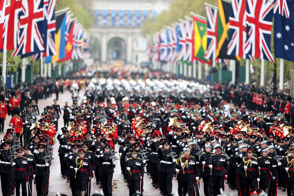 Ngày 6/5/2023, Lễ Đăng quang của Nhà Vua Anh Charles III cùng Hoàng hậu Camilla diễn ra trang trọng tại Tu viện Westminster, thủ đô London, tám tháng sau khi Nữ hoàng Elizabeth II qua đời và Thái tử Charles được tấn phong làm Vua Charles III hôm 10/9/2022. (Ảnh: THX/TTXVN)