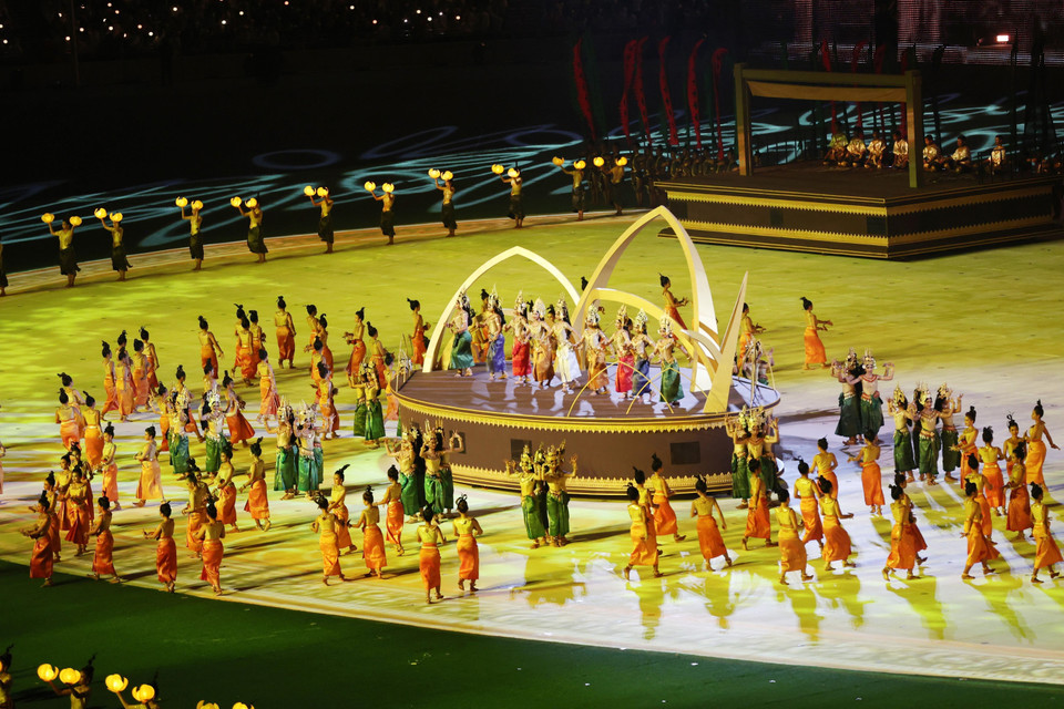 Ngày 5/5/2023, Lễ Khai mạc Đại hội Thể thao Đông Nam Á lần thứ 32 (SEA Games 32) diễn ra hoành tráng trên sân vận động quốc gia Morodok Techo ở Phnom Penh (Vương quốc Campuchia). (Ảnh: THX/TTXVN)